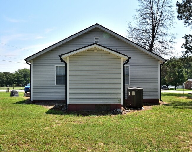 Building Photo - 3630 Loop Rd