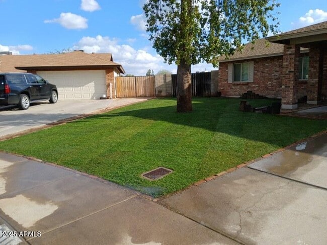 Building Photo - 5111 W Beverly Ln