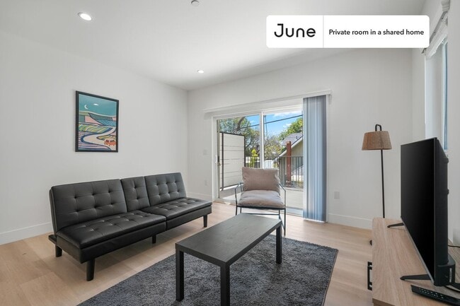 Foto del edificio - Private bedroom in 4 bed/3 bath Home