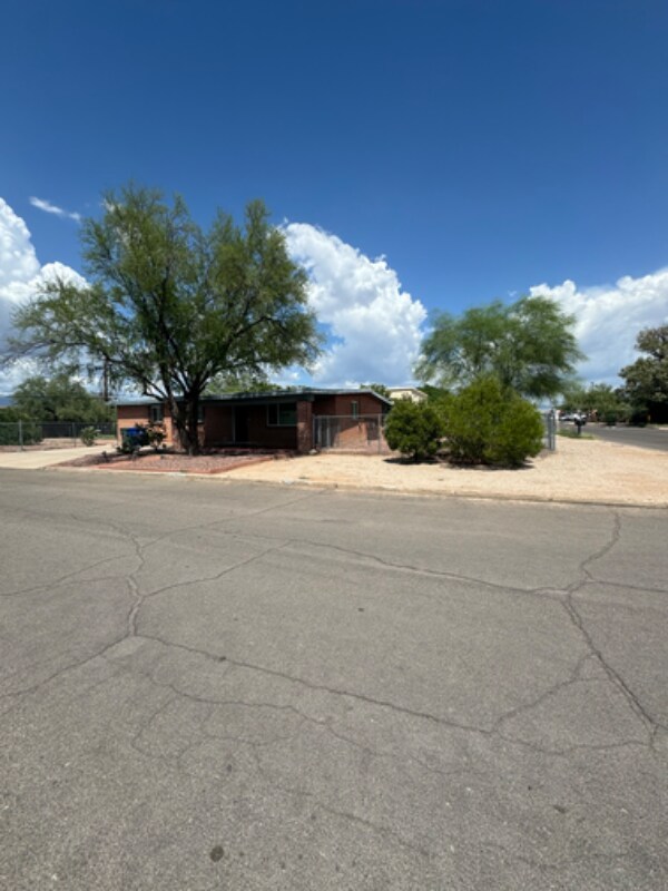 Foto principal - 1803 E Miles St