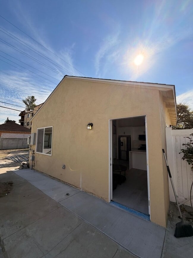 Building Photo - 720 Geneva St