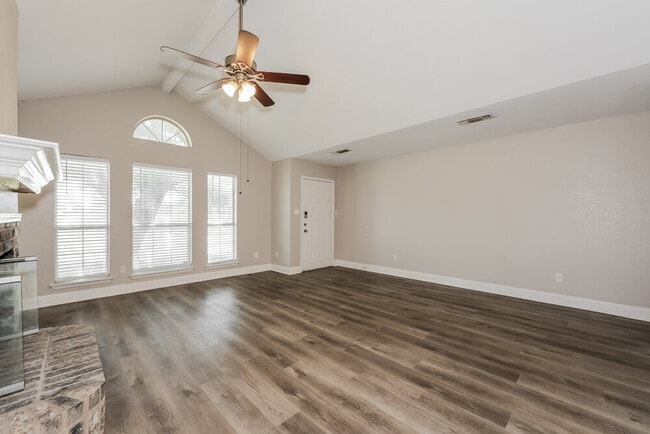 Building Photo - 8500 Cove Meadow Ln