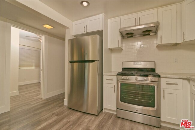 Foto del edificio - 225 Rosecrans Ave