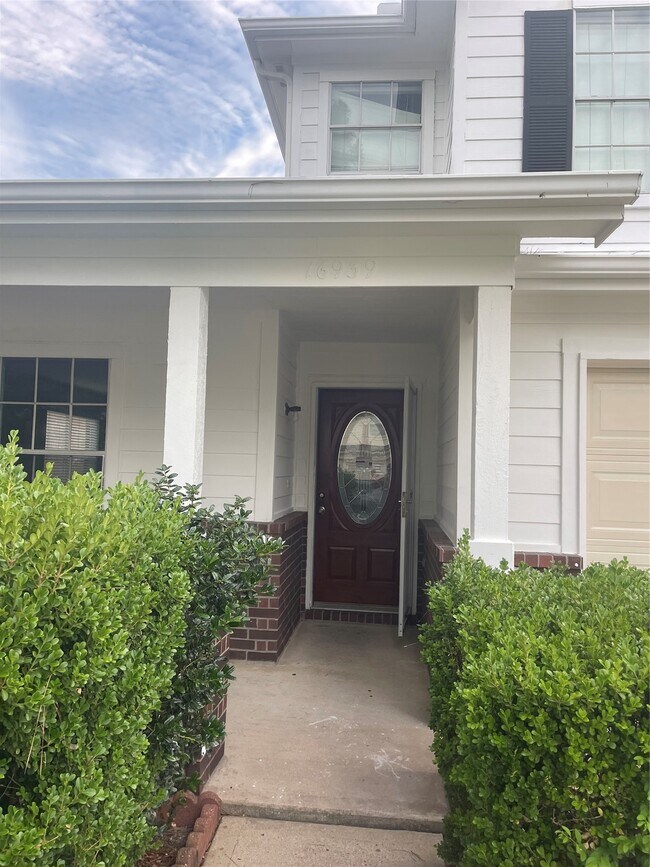 Foto del edificio - 16939 Watering Oaks Ln