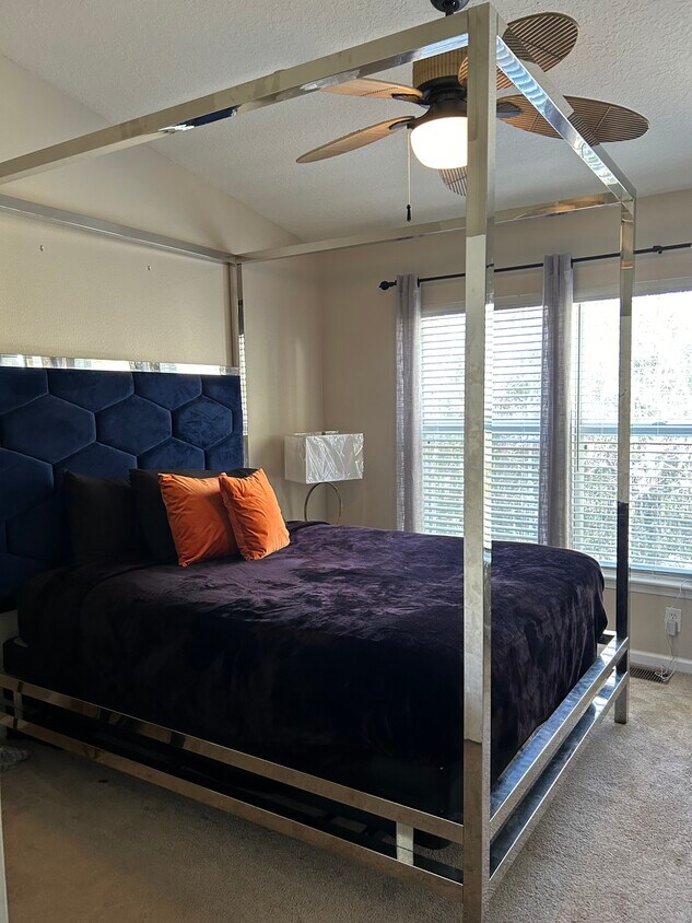 Foto del edificio - 8408 Thornbush Ct