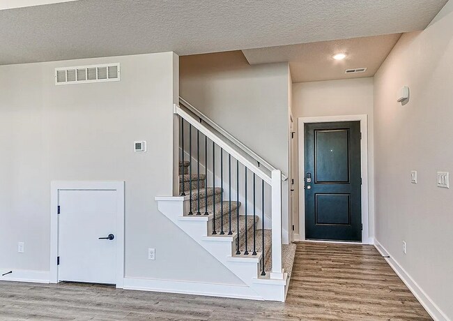 Foto del edificio - 6951 Bluebell Ct