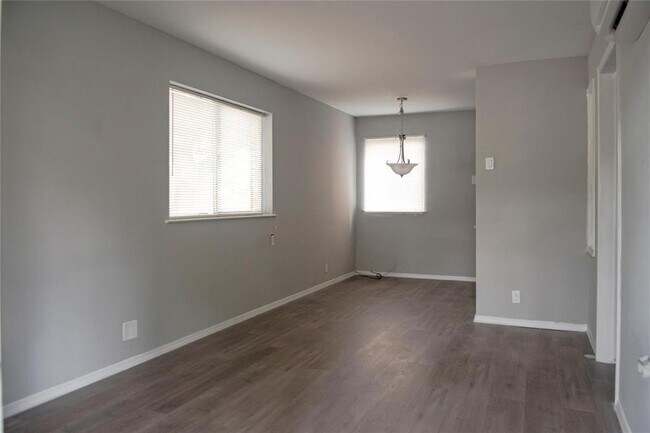 Foto del edificio - 3310 Douglas Ave