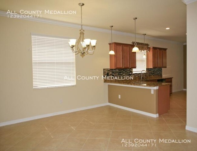 Building Photo - 3 bedroom in Fort Myers FL 33971