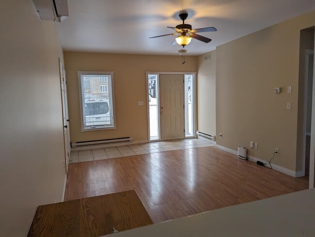 Building Photo - 233 Robinson St