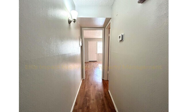 Foto del edificio - 301 W Helen St