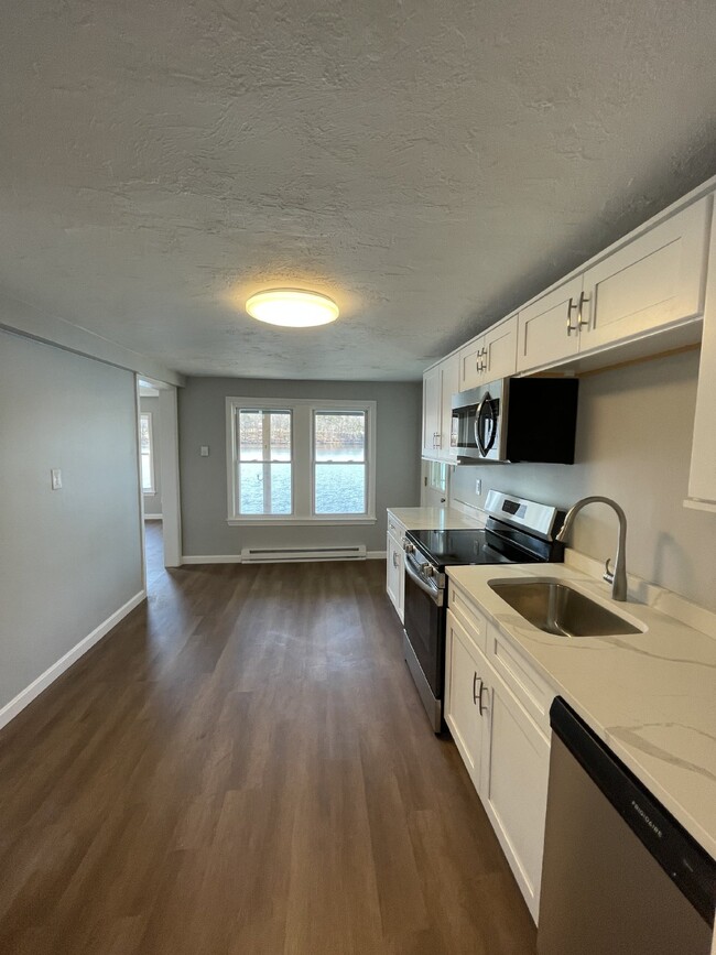 Building Photo - Modern 1 Bed, 1 Bath on Lake Quinsigamond