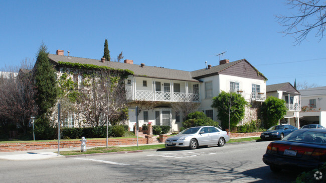 Building Photo - 156 S Reeves Dr