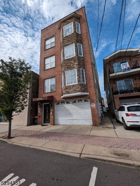 Primary Photo - 726 23Rd St