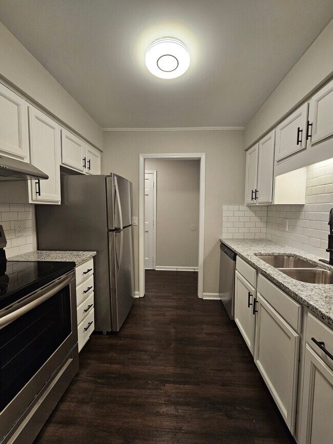 Granite counter tops - 4840 N New Hope Rd