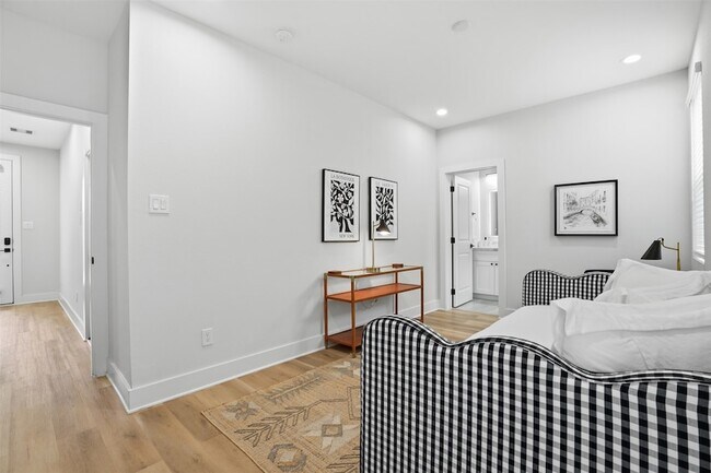 Foto del edificio - 2306 Hoskins Dr