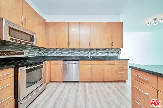 Foto del edificio - 3223 W 6th St