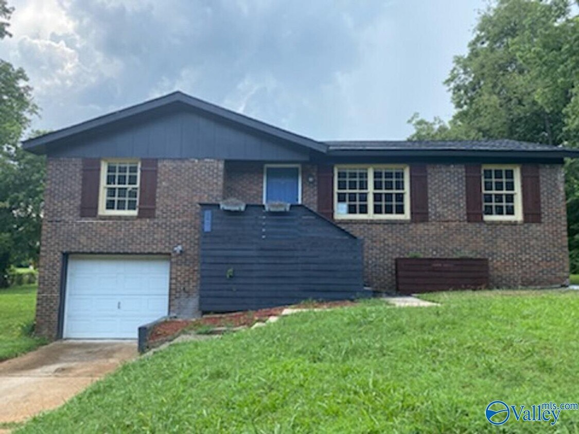 Primary Photo - 2601 Blue Spring Rd NW