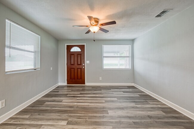 Building Photo - 1511 Howard Rd
