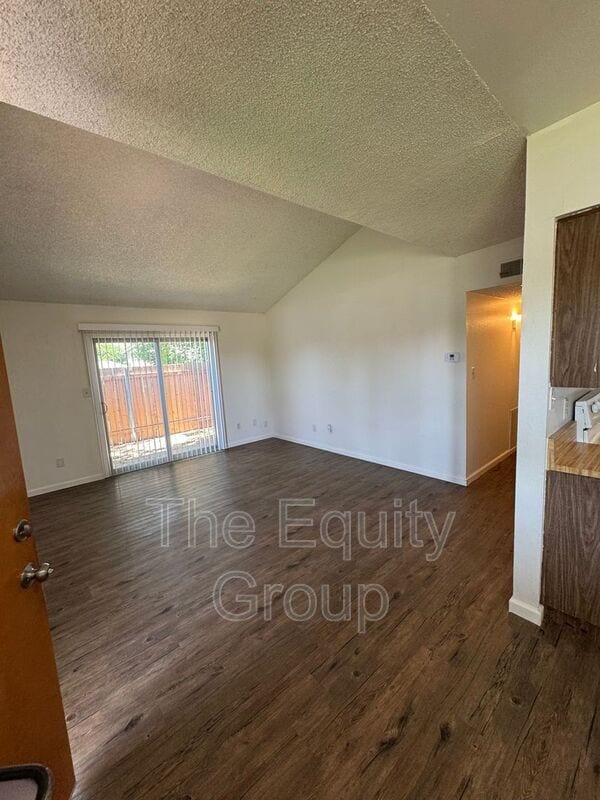 Building Photo - 1300 W Elowin Ave