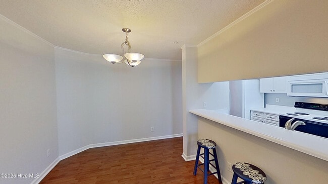 Building Photo - 713 Clearwater Ct