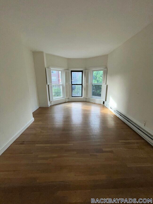 Building Photo - 529 Beacon St