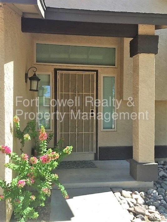 Building Photo - 4901 E Adobe St