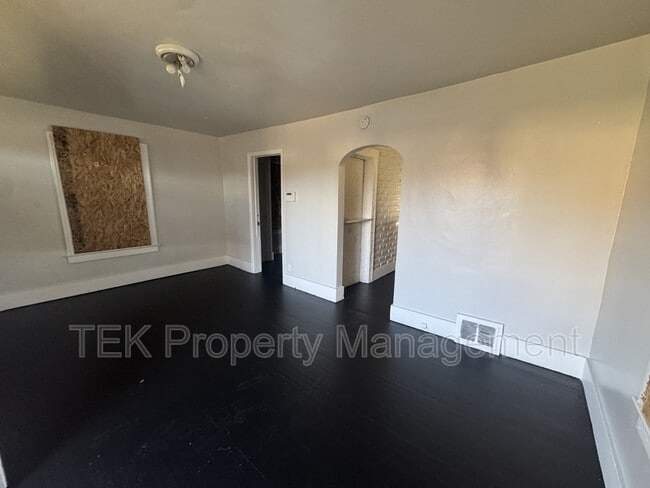 Foto del edificio - 210 Dewey Ave