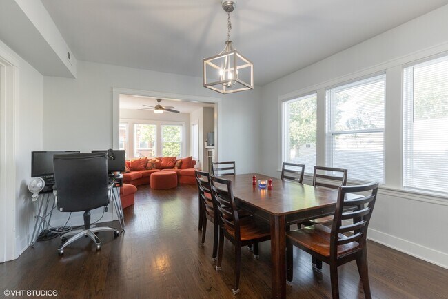 Building Photo - 4327 W Kamerling Ave