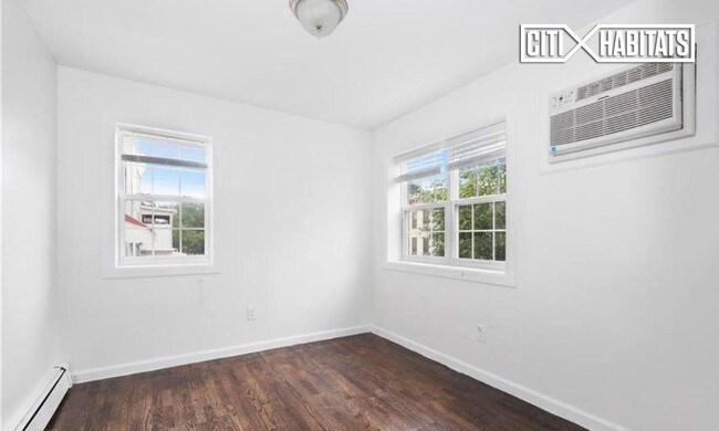 Building Photo - 55 Covert St