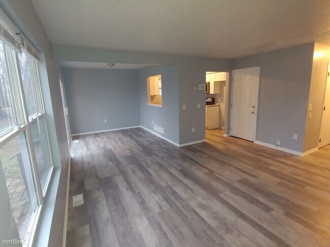 Building Photo - 3 br, 1.5 bath House - 3267 East 128th Street