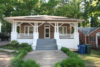 Building Photo - 814 W Markham Ave