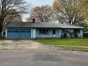 Building Photo - 16880 SW Cambridge Ct