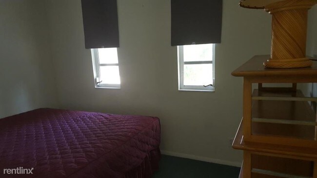 Building Photo - 1 br, 1 bath  - 1495 NE 4th Ct # B