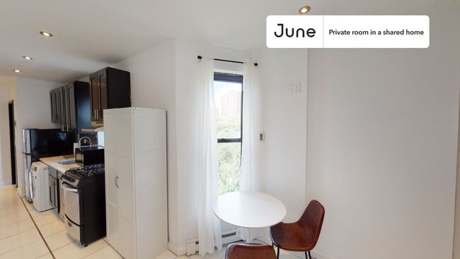 Foto del edificio - Room in Shared 3 bed/1 bath home