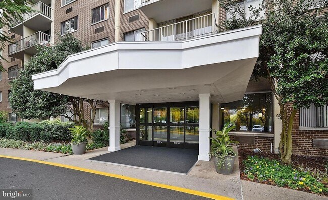 Foto del edificio - 2059 Huntington Ave