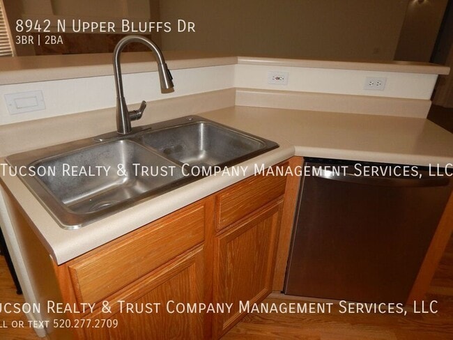 Building Photo - 8942 N Upper Bluffs Dr