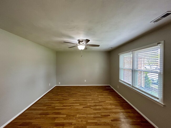 Building Photo - 1004 Hearth Ct