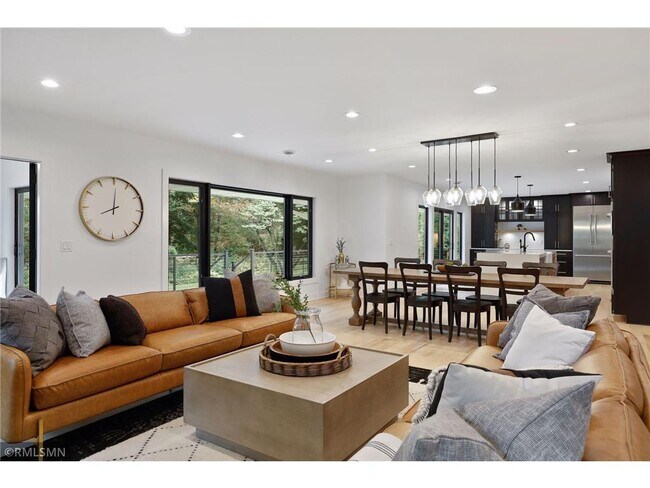 Foto del edificio - 2210 Edgcumbe Rd
