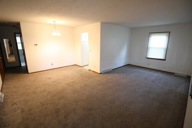 Foto del edificio - 9522 Pleasant Ave S