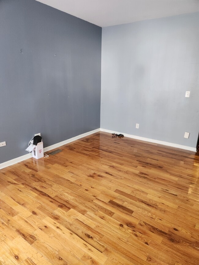 Building Photo - 7316 S Emerald Ave