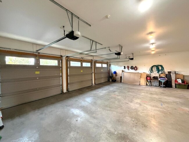 Foto del edificio - Absolutely Stunning, 6-Bed 3.5 Bath Execut...