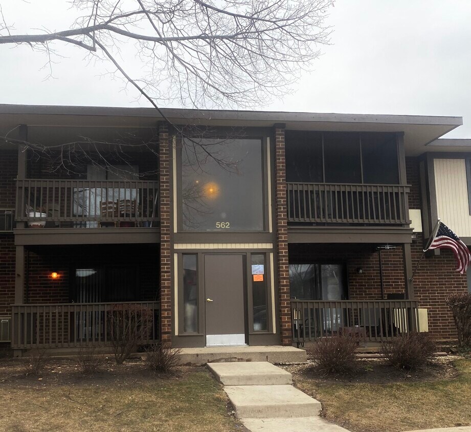 562 Somerset Ln Unit 3, Crystal Lake, IL 60014 Condo for Rent in