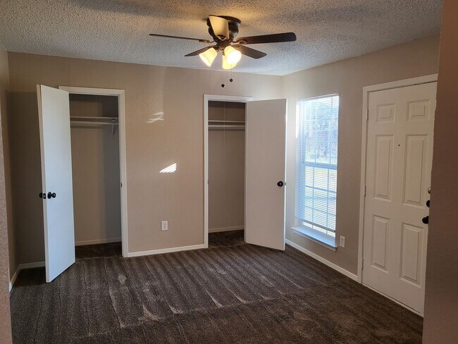 Foto del edificio - 809 Treadwell Ct