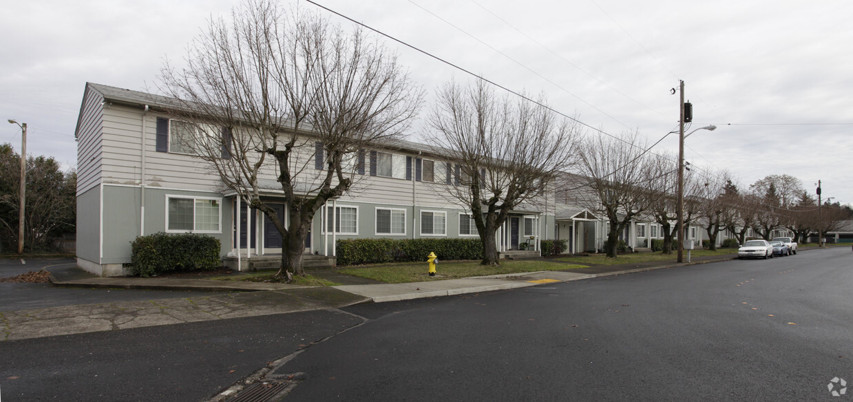 Foto del edificio - Maple Court Apartments