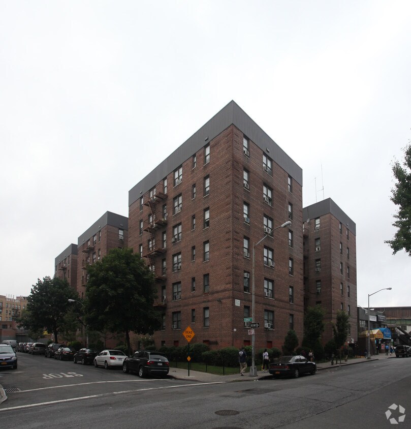 Foto principal - 89-25 Elmhurst Ave