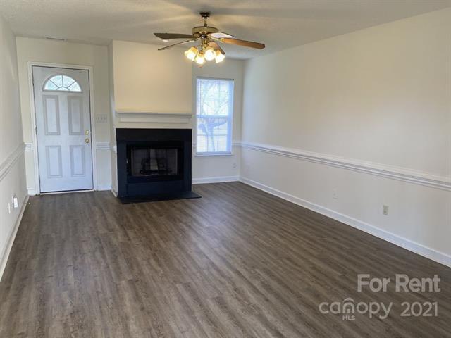 Foto del edificio - 706 Forest Valley Ln