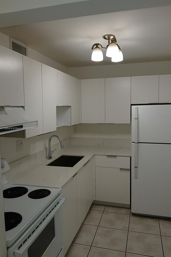 Foto principal - 8405 NW 8th St