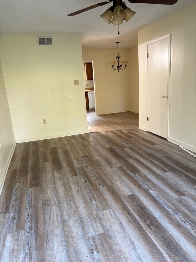 Foto del edificio - 5431 Nicholson Dr