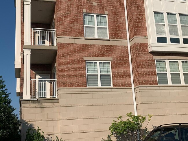 Foto del edificio - 101 Pointe Dr