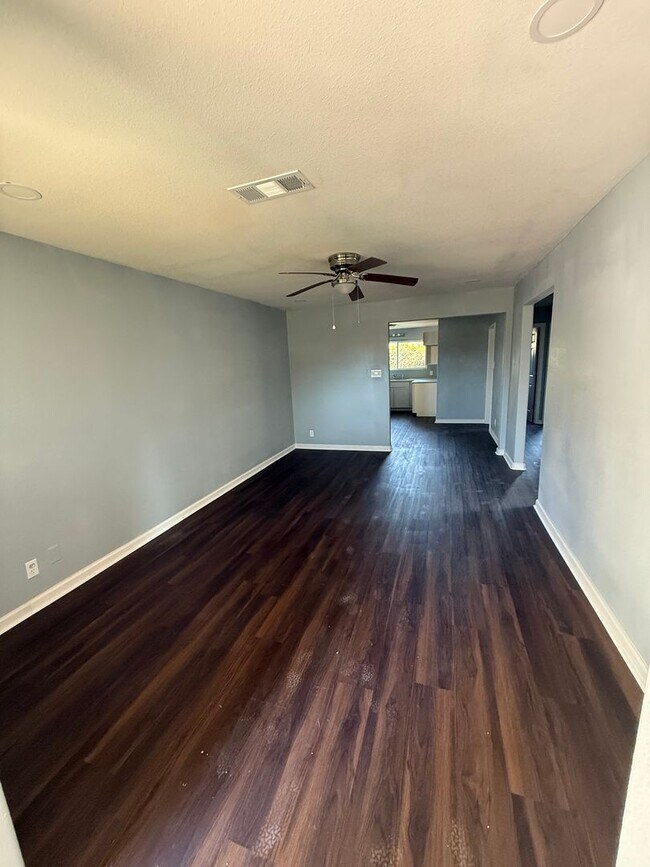 Foto del edificio - 3726 Edgemont Dr
